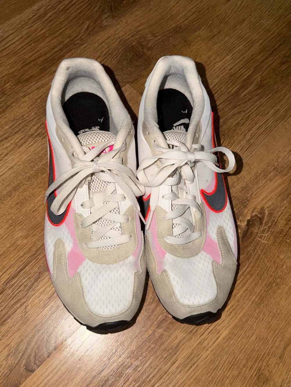 Nike Air Max Women’s White & Pink Sneakers - Picture 2 of 9